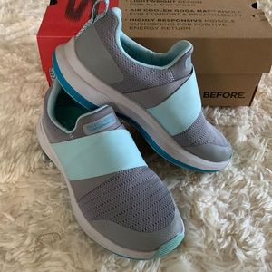 Sketchers Go Run Pulse Bold Venture Gray/Light Blue Sz 6